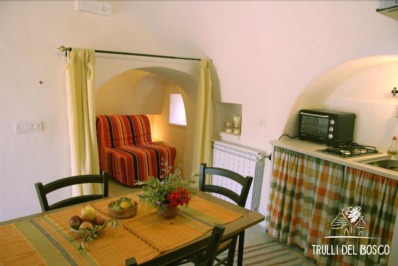 Trulli Del Bosco Bed and Breakfast Αλμπερομπέλο Εξωτερικό φωτογραφία