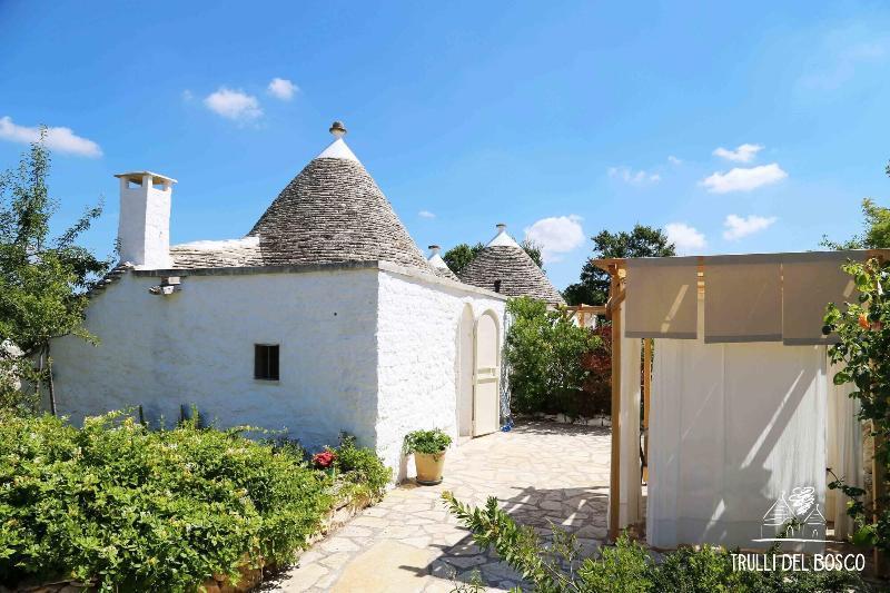 Trulli Del Bosco Bed and Breakfast Αλμπερομπέλο Εξωτερικό φωτογραφία